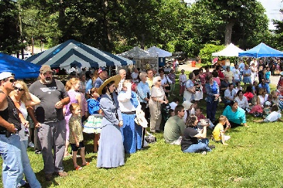 Photo of the crowd watching the Civil war wedding ceremony.